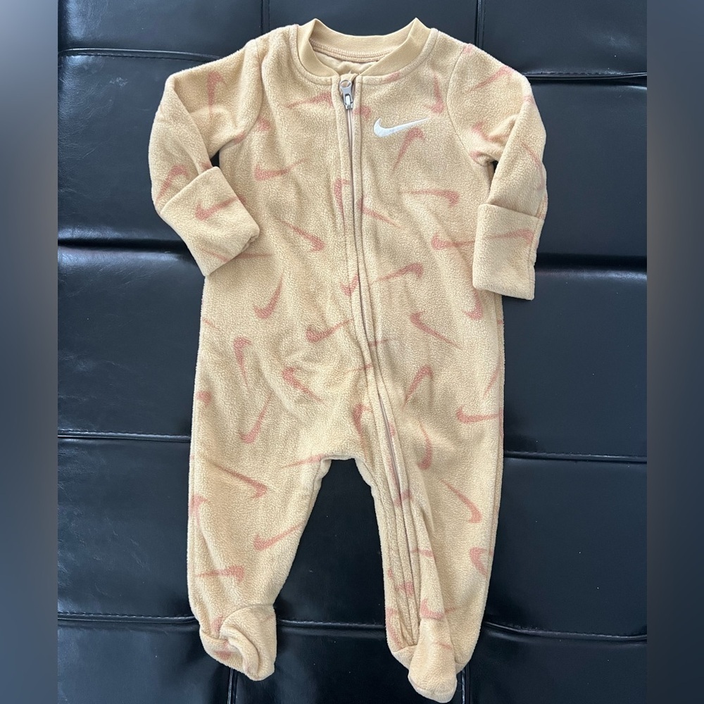 Nike & Air Jordan Fleece Outfits- 3 Months - Picture 2 of 7